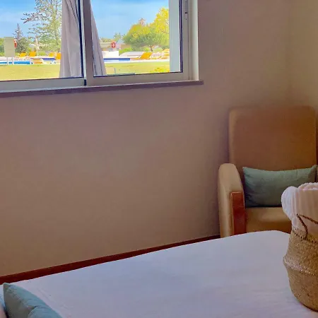 Apartment Charming With Private Garden & Pool