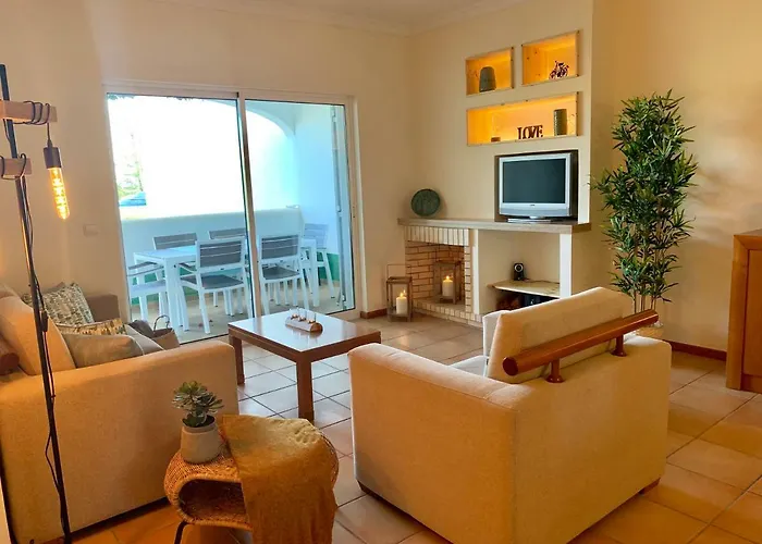 Charming With Private Garden & Pool Apartament