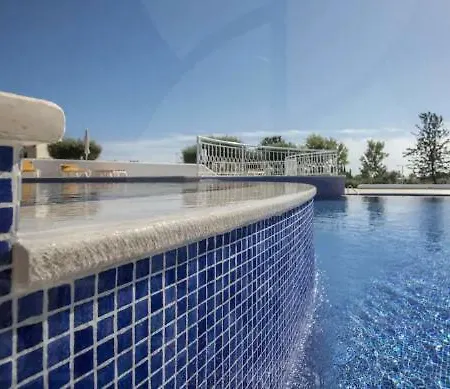 Charming With Private Garden & Pool * ヴィラモウラ