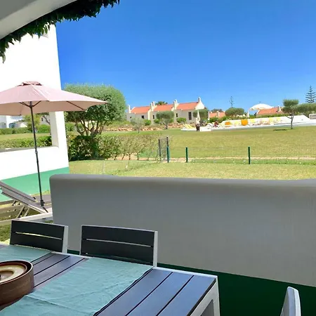 Apartman Charming Vilamoura Apartment With Private Garden & Pool