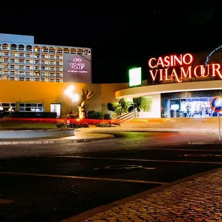 Appartement Charming With Private Garden & Pool