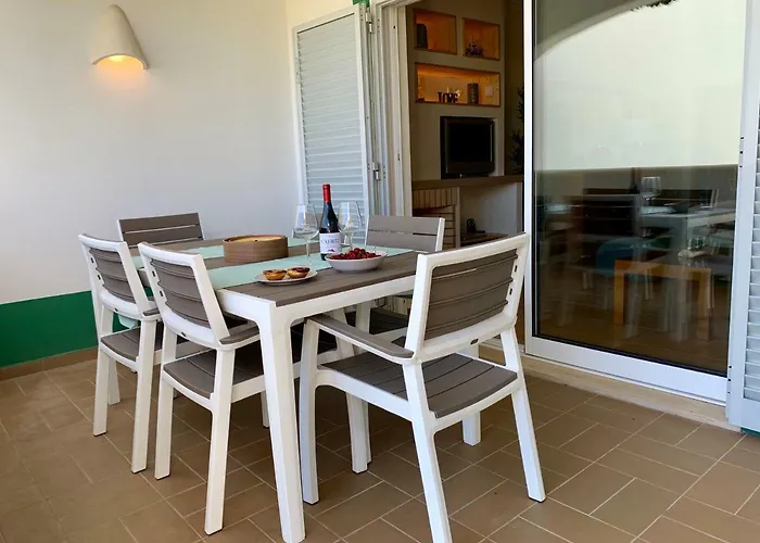 Charming With Private Garden & Pool Apartament *