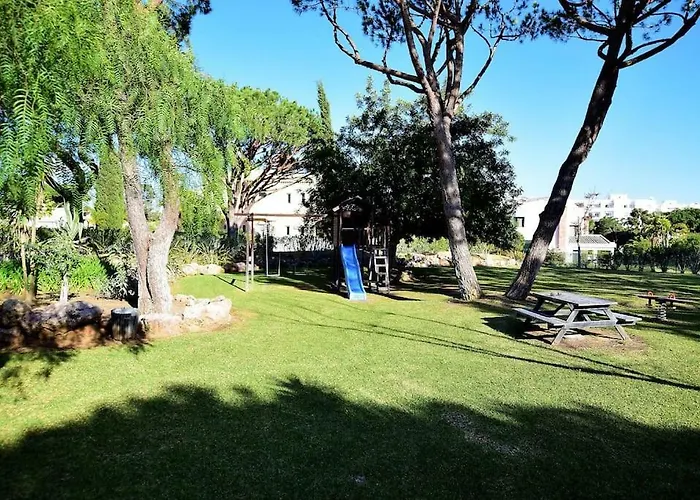 Charming With Private Garden & Pool Apartament