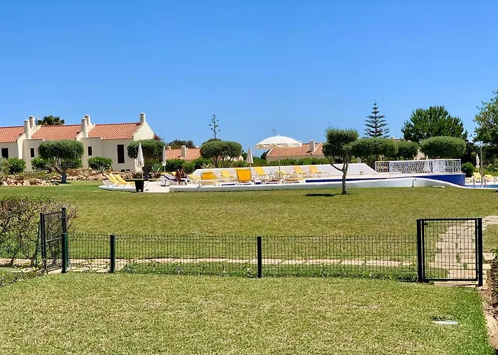 Charming With Private Garden & Pool Apartament *