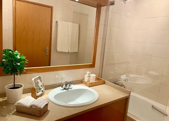 Charming With Private Garden & Pool Apartament