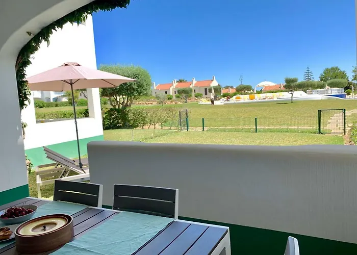 Apartament Charming With Private Garden & Pool