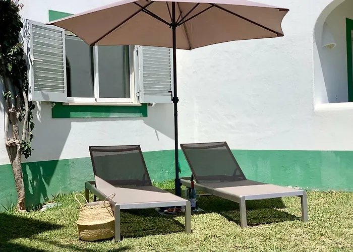 Charming With Private Garden & Pool Apartament