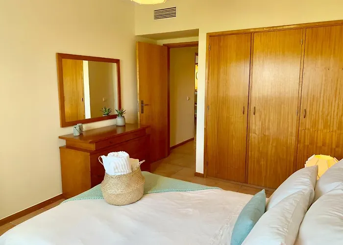 Charming With Private Garden & Pool Apartament