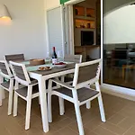 Charming With Private Garden & Pool Appartamento *