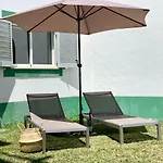 Charming With Private Garden & Pool Appartamento