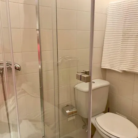 Charming With Private Garden & Pool Apartment