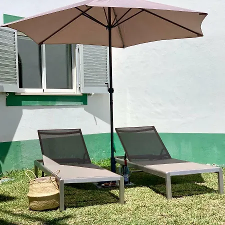 Charming With Private Garden & Pool Apartment